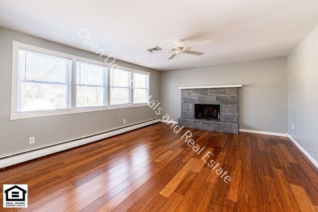 Building Photo - 1225 Clarion Dr