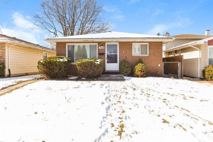 Primary Photo - 744 Newell Ave