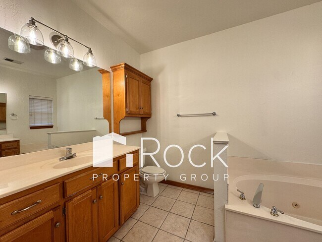 Building Photo - Charming 3-Bed 3-Bath Home with Tornado Sh...