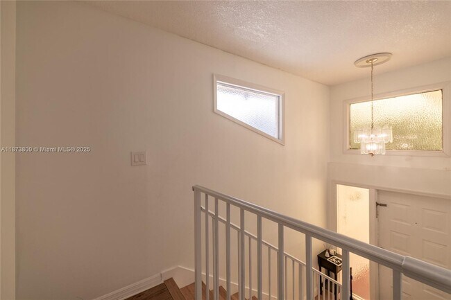 Building Photo - 10600 La Placida Dr