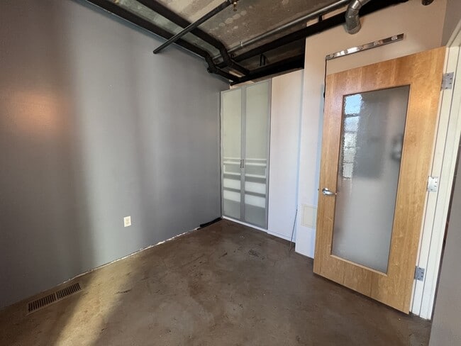 Building Photo - 360 W 300 S