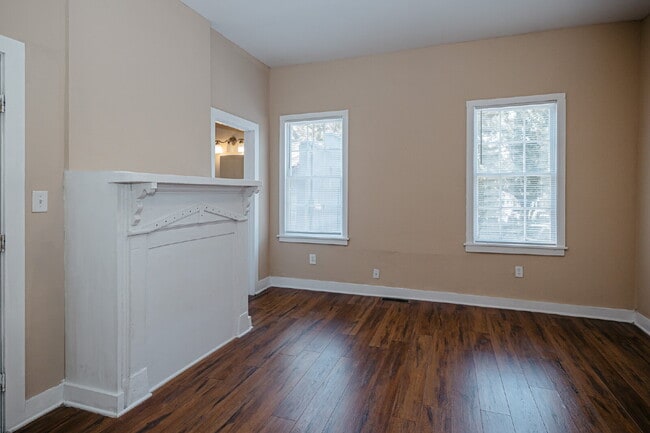 Building Photo - Renovated 2 Bed 2 Bath Charleston Victorian Home