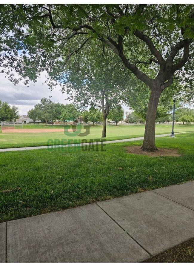 Building Photo - Spacious 4 Bedroom 3 Bath in Patterson! AV...
