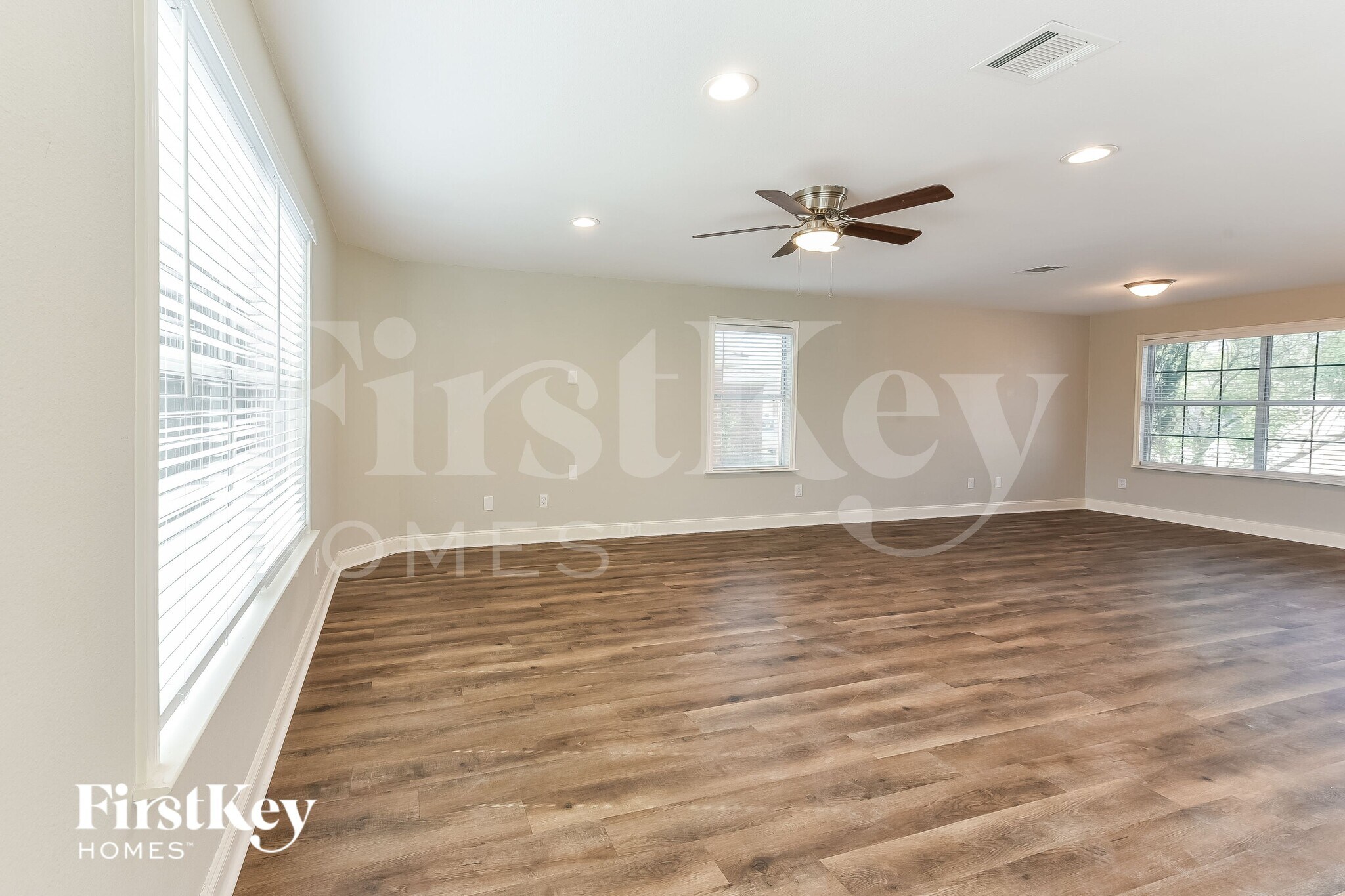 Building Photo - 636 Chickadee Dr