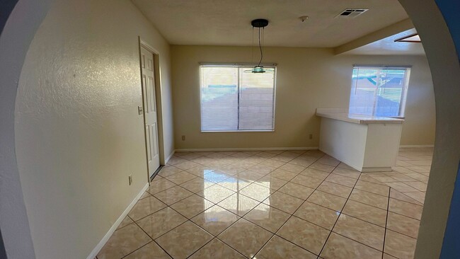 Building Photo - East Lancaster Home