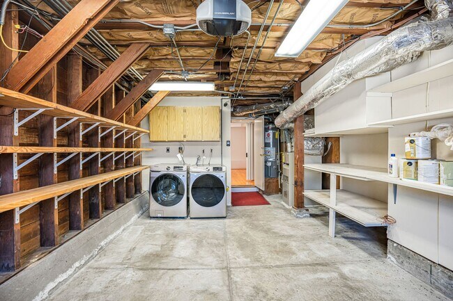 Building Photo - LAKESIDE HOUSE FOR RENT - $5,400