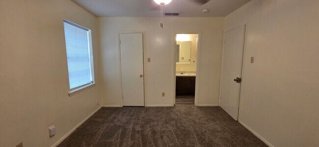Building Photo - Almost Ready! 3 Bedroom 2 Bath Duplex in Longview!