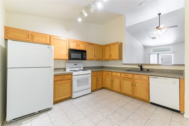 Building Photo - 3353 Kylemore St