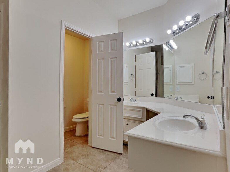 Building Photo - 28306 Peper Hollow Ln