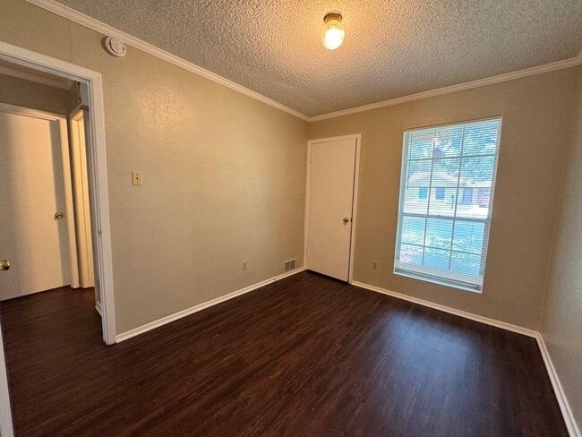 Building Photo - 1107 Spearson Ln