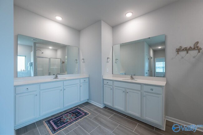 Building Photo - 331 Jackson Pt Cir