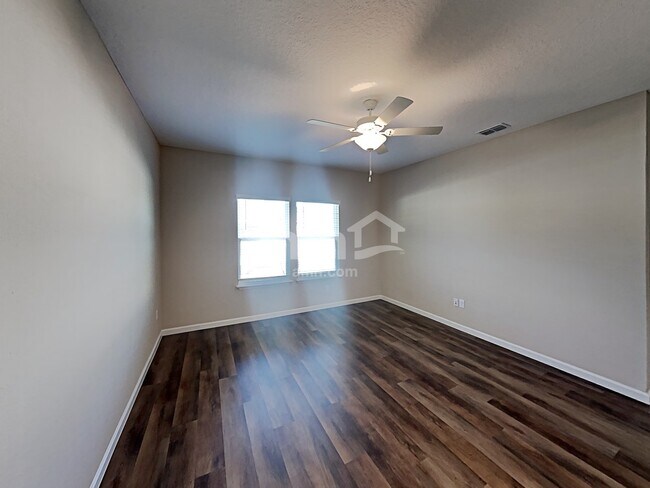 Building Photo - 204 Hemlock Pt