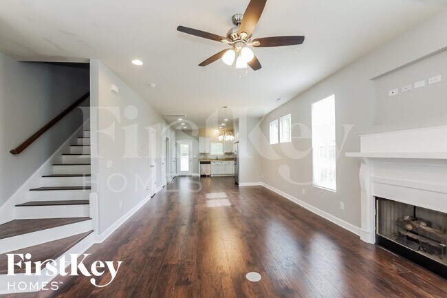 Building Photo - 713 Walnut Crossing Dr