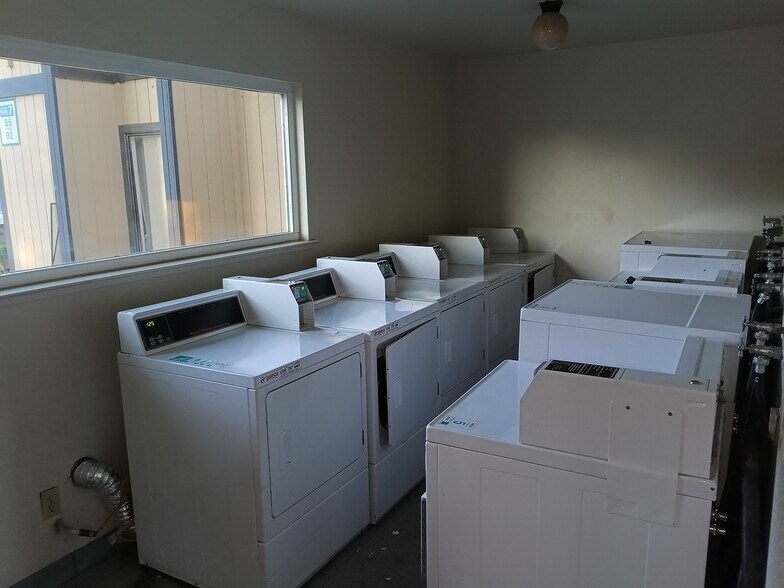 Building Photo - 6724 Plymouth Rd