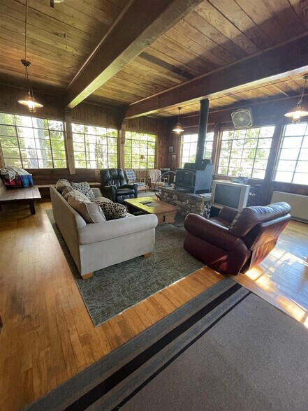 Building Photo - 101 Holly Loop