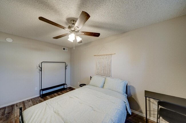 Building Photo - 5124 W Harmont Dr