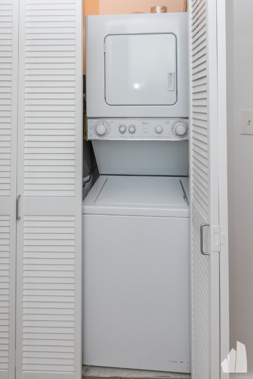 Building Photo - 630 W Lake St