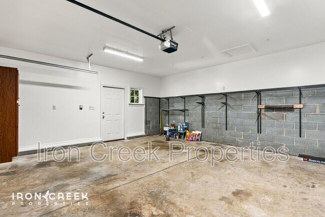 Building Photo - 1672 Olmsted Dr
