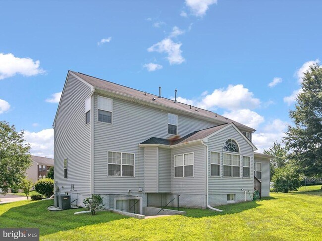 Building Photo - 1213 Heartland Ct