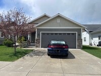 Building Photo - 825 Advance Dr