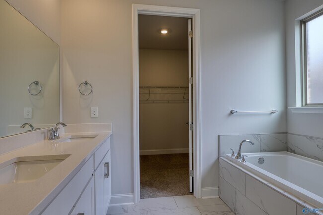 Building Photo - 188 Clift Crk Dr