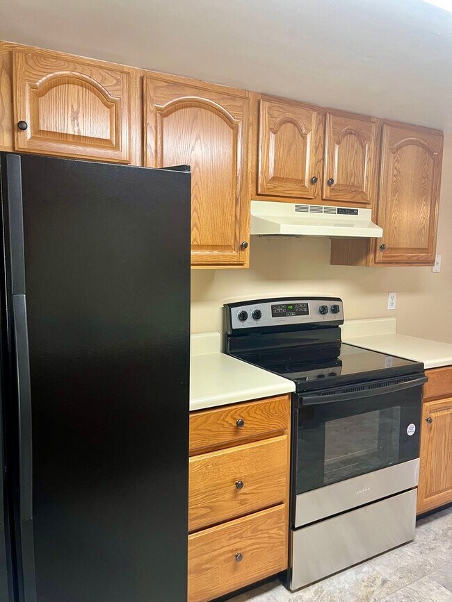 Building Photo - Charming 3-Bedroom Townhouse for Rent