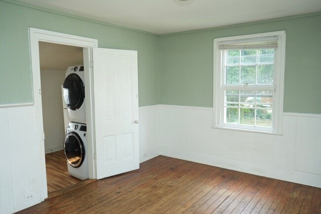 Building Photo - 920 Anderson St