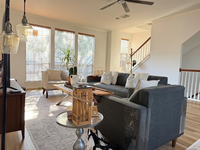 Building Photo - 1702 Tuam St