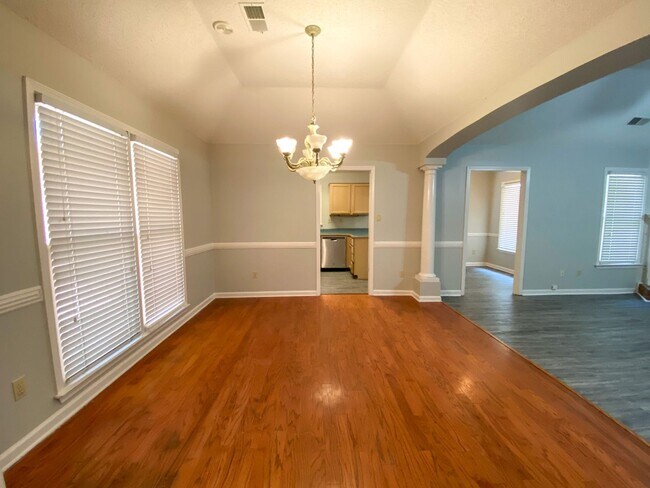 Building Photo - 3 bed 2 bath in Cordova w/ nearly 1800 Sq ft