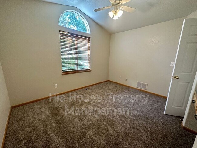Building Photo - 208 Whitney Bay