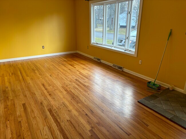 Primary Photo - 8 Sebring Ave