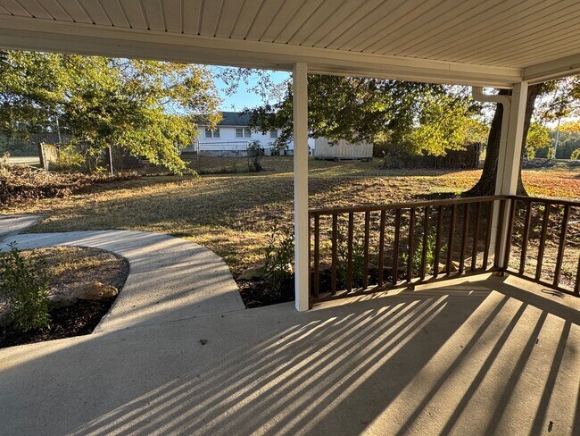 Building Photo - 4044 Friendship Rd