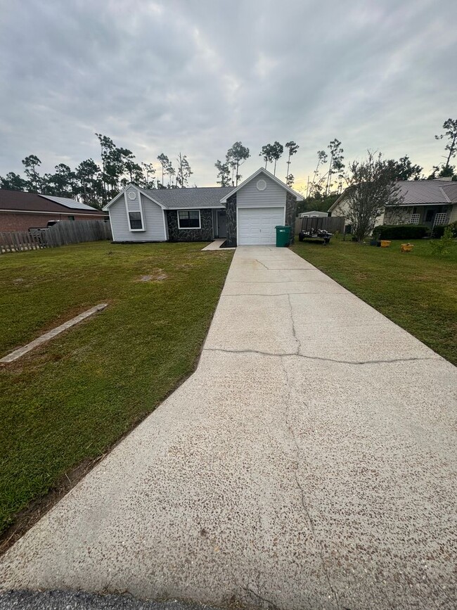 Building Photo - Price Drop! Great 3 Bedroom Home! 25% off ...