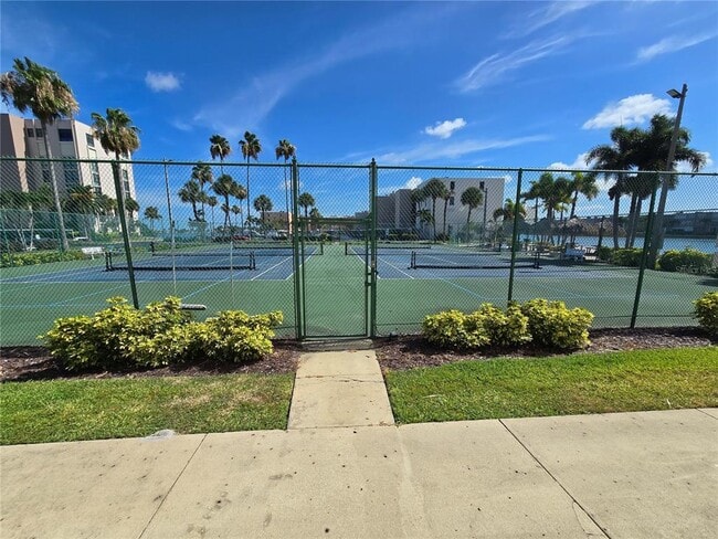 Building Photo - 7600 Sun Island Dr S