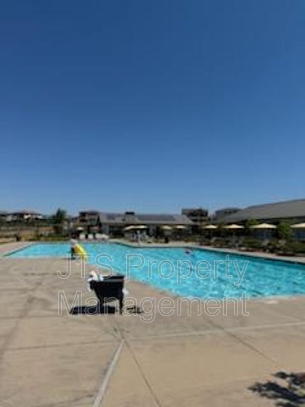 Building Photo - 3349 Hedgerow Ct