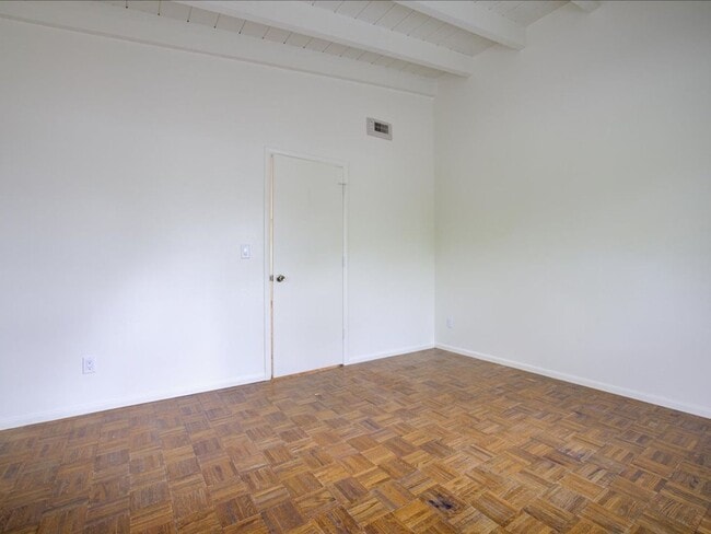 Building Photo - 2 Bedroom 2 Bathroom