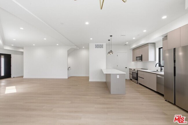 Building Photo - 3845 Don Tomaso Dr