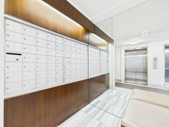 Building Photo - 3100 E Cherry Creek S Dr