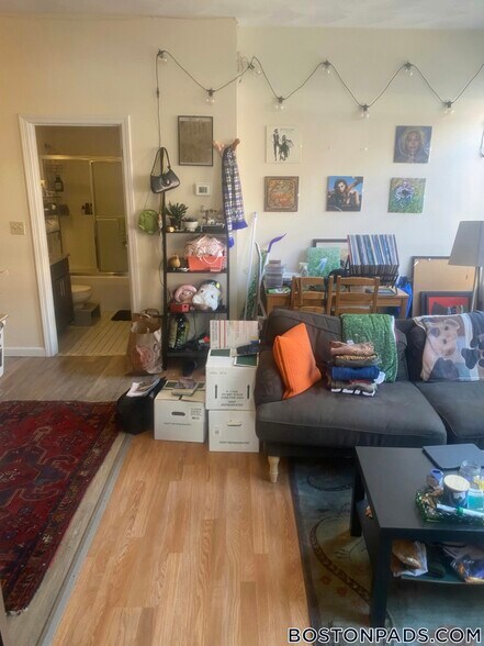 Building Photo - 81 Essex St