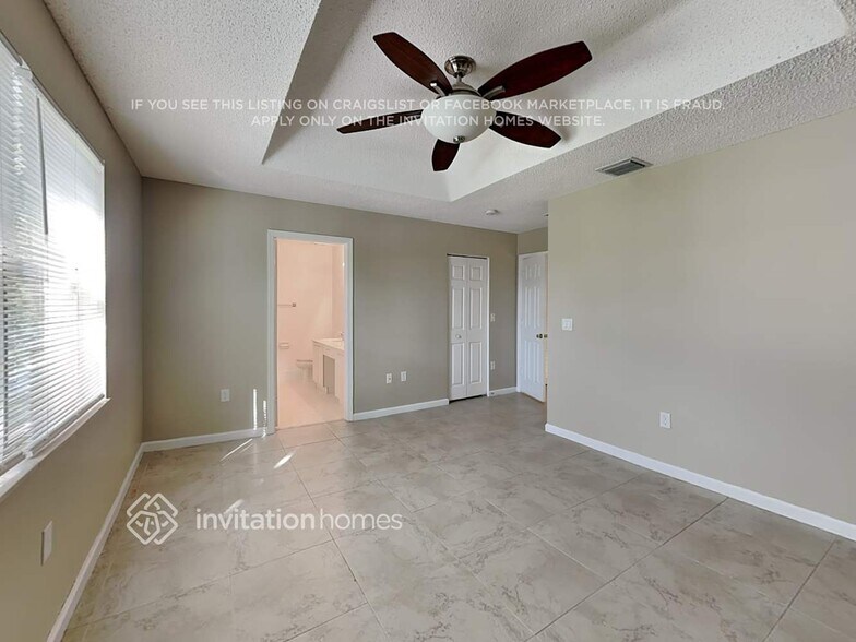 Building Photo - 4720 SW 163rd Ave