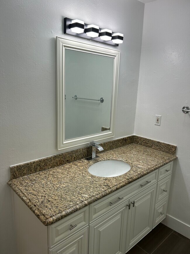 Building Photo - 5328 Newcastle Ave