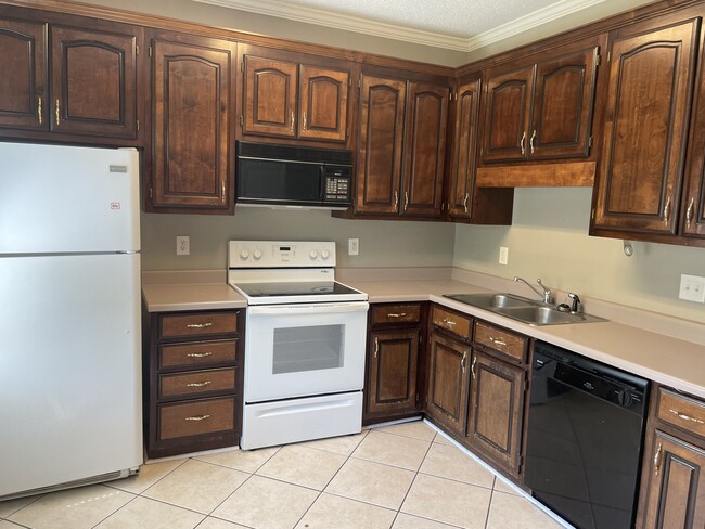 Large kitchen with new appliances and loads of cabinet space! - 385 Old Epps Bridge Rd