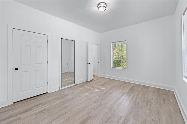 Building Photo - 1035 Astor Ave SW