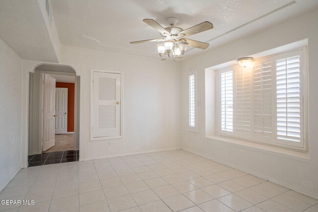 Building Photo - 604 Haverhill Rd