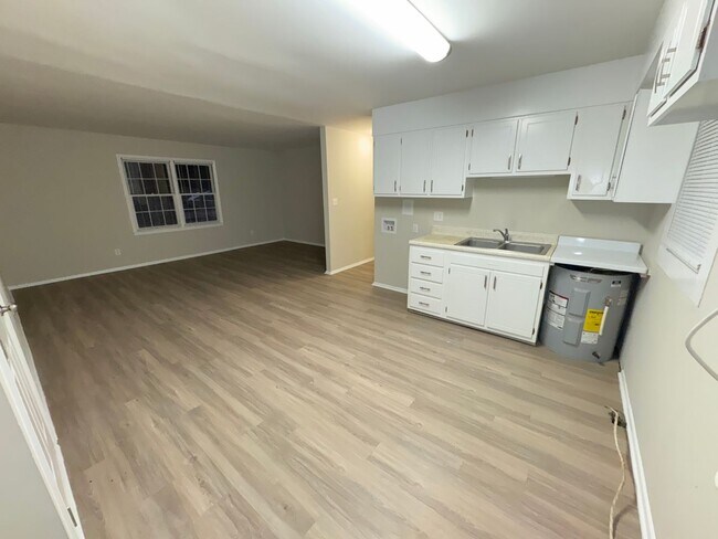 Building Photo - 2bed/1ba Apt off S Main Kannapolis close to Downtown Kannapolis & Hwy 73