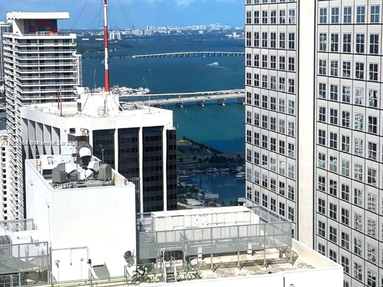 Building Photo - 300 Biscayne Boulevard Way