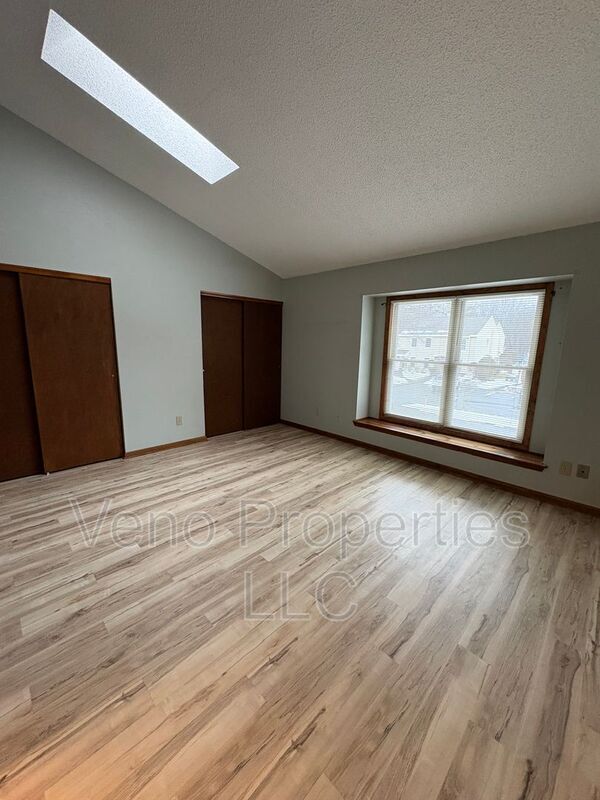 Building Photo - 8 Redcoat Ct