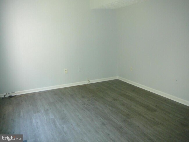 Building Photo - 406 Park Cove Dr