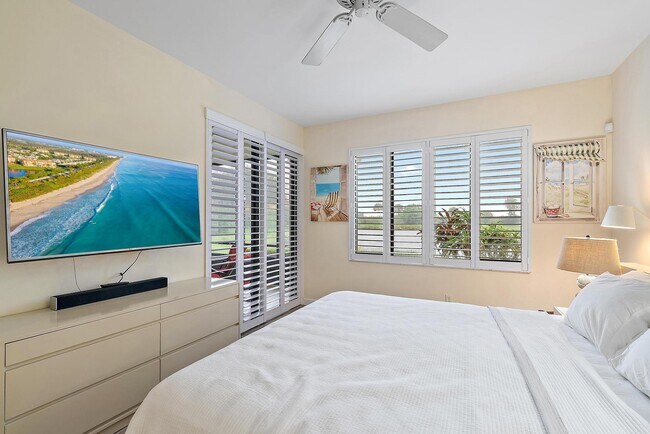 Building Photo - 302 Sea Oats Dr