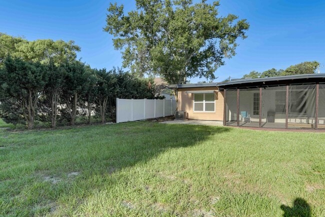 Building Photo - 121 S Triplet Lake Dr